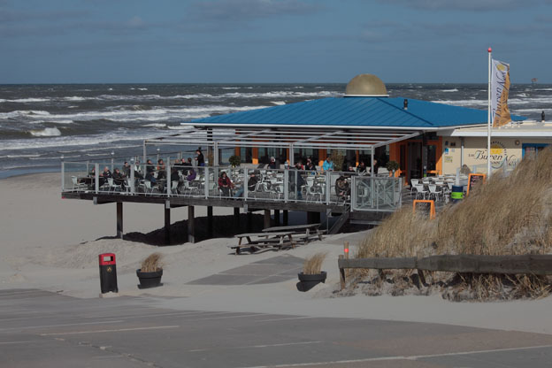 Strandpaviljoen de Buren van Nes op Ameland foto Jan Spoelstra